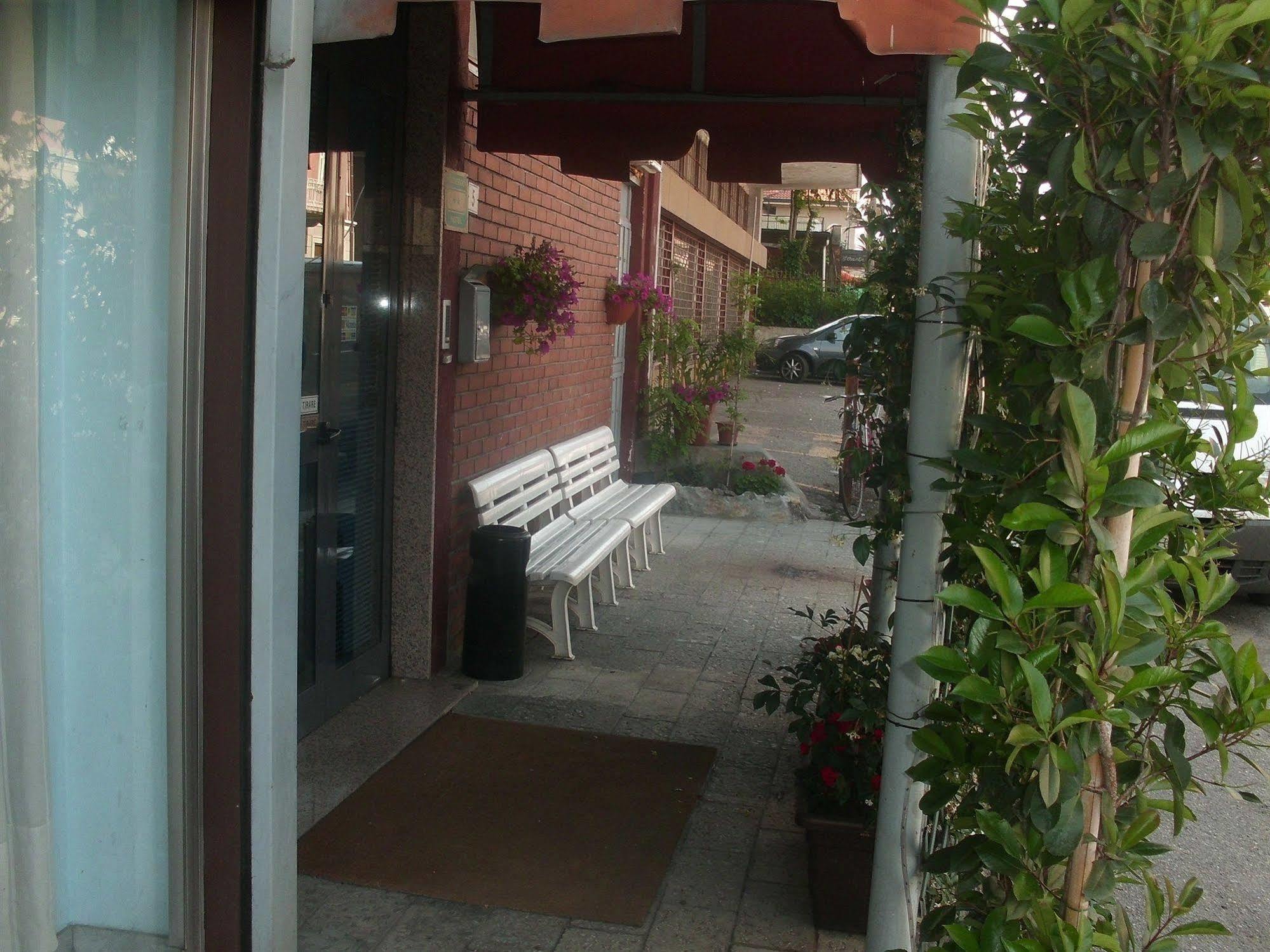 Hotel Lombardia Seveso Exterior foto