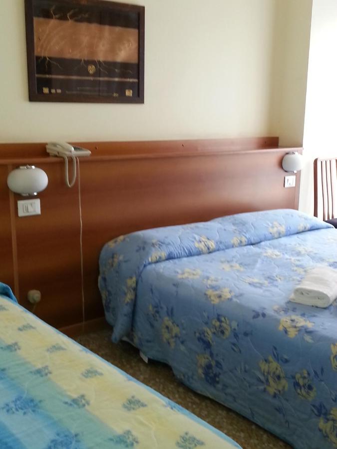 Hotel Lombardia Seveso Zimmer foto